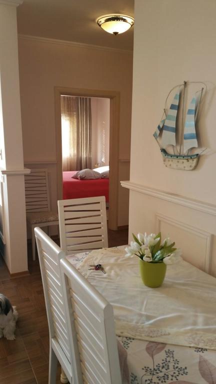 Laura'S Home ดูร์เรส ภายนอก รูปภาพ